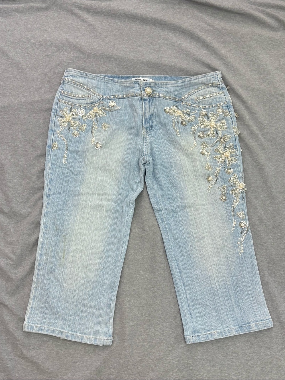 NWT Y2K West 36th Capri Jeans with Floral Beading